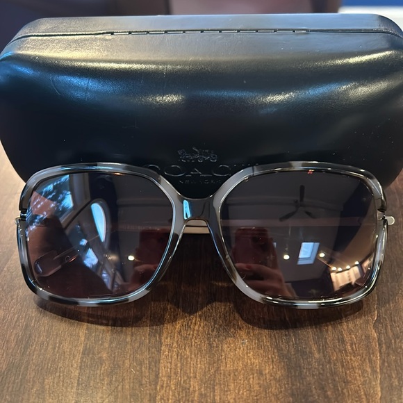 💯 Authentic Coach sunglasses - Picture 1 of 6
